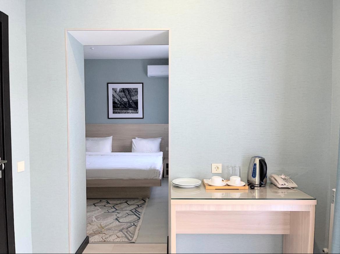 Resident Hotel Delux Almaty Extérieur photo