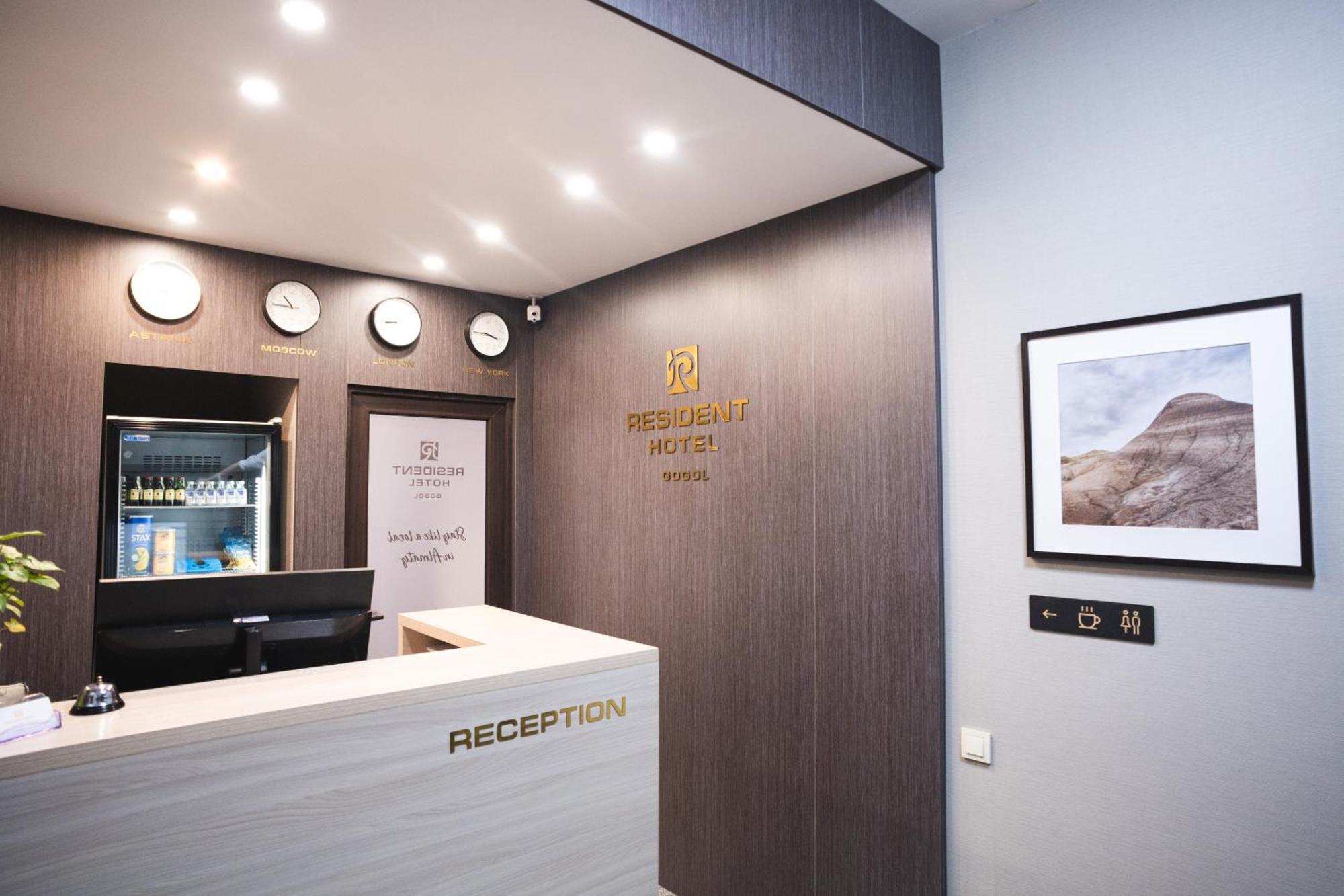 Resident Hotel Delux Almaty Extérieur photo