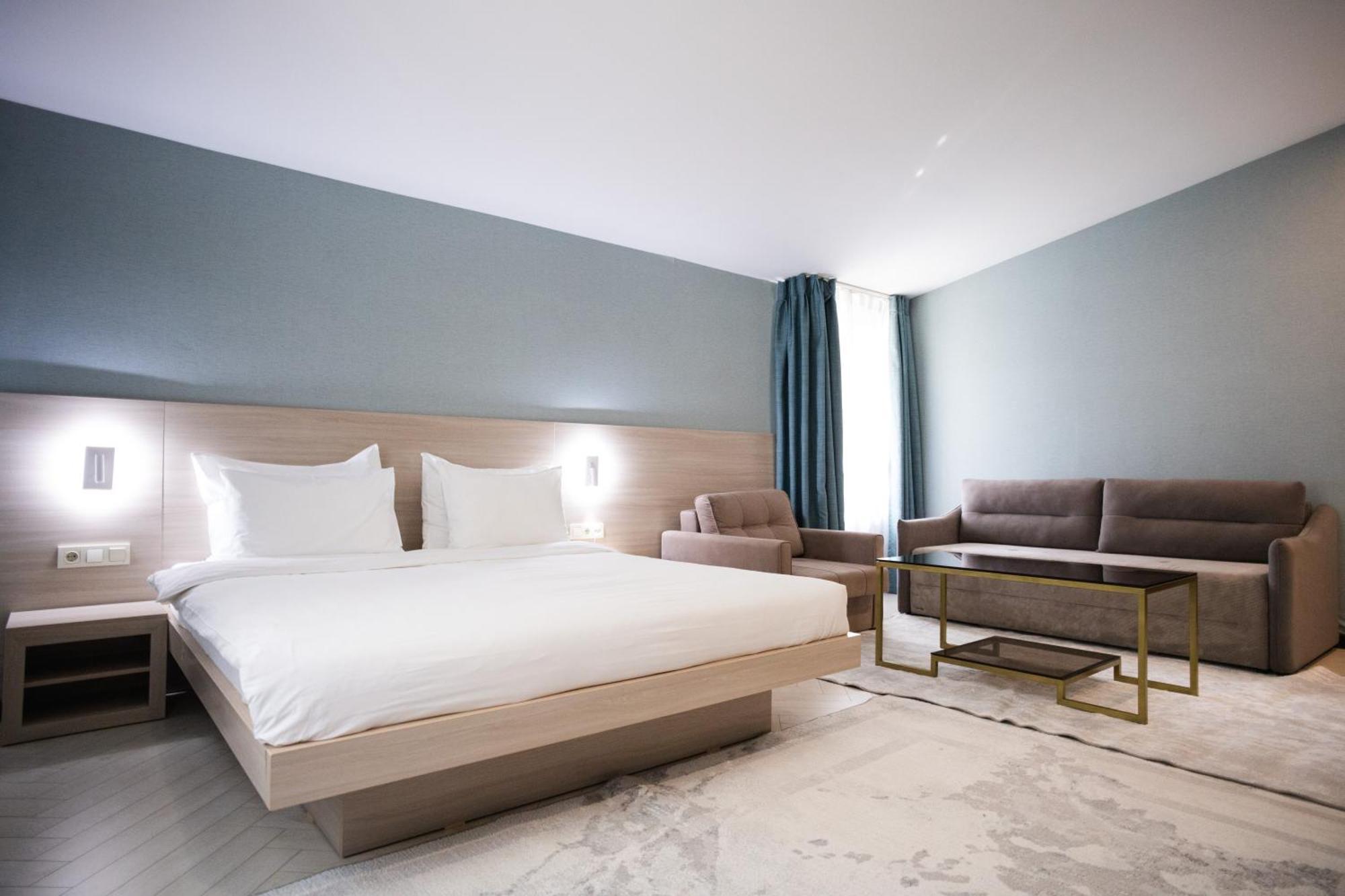 Resident Hotel Delux Almaty Extérieur photo
