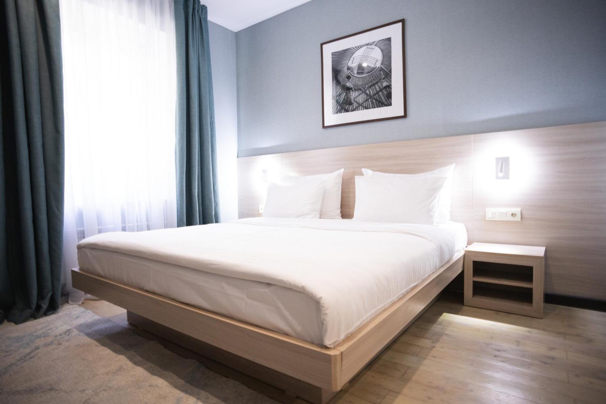 Resident Hotel Delux Almaty Extérieur photo