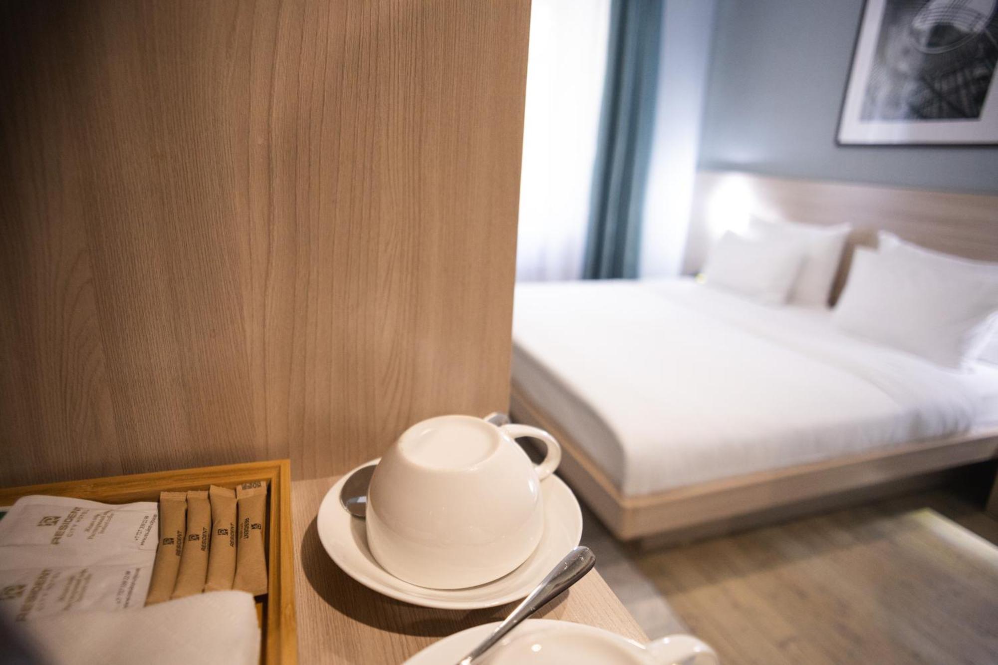 Resident Hotel Delux Almaty Extérieur photo