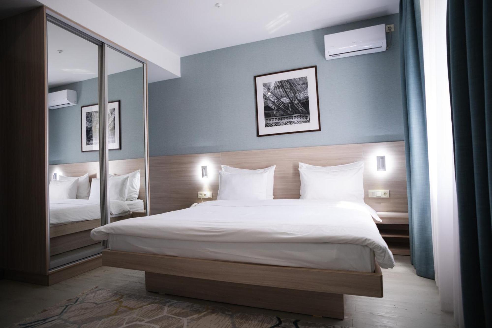 Resident Hotel Delux Almaty Extérieur photo