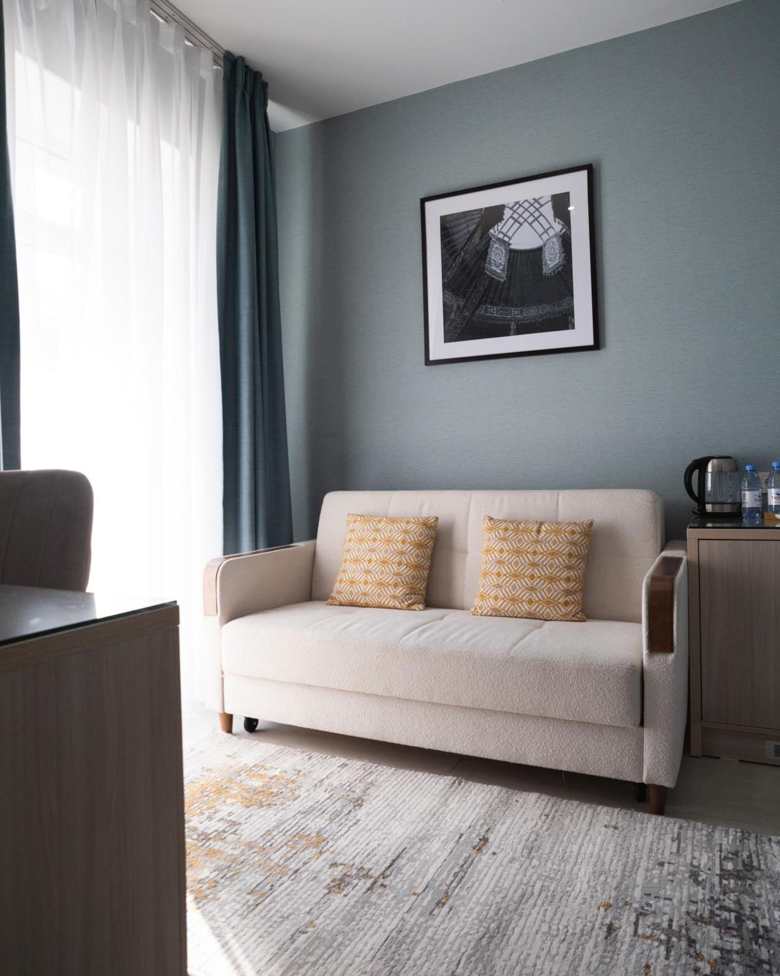 Resident Hotel Delux Almaty Extérieur photo