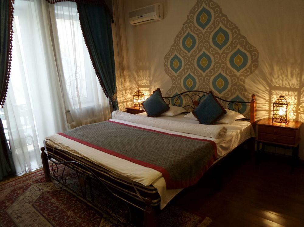 Resident Hotel Delux Almaty Extérieur photo