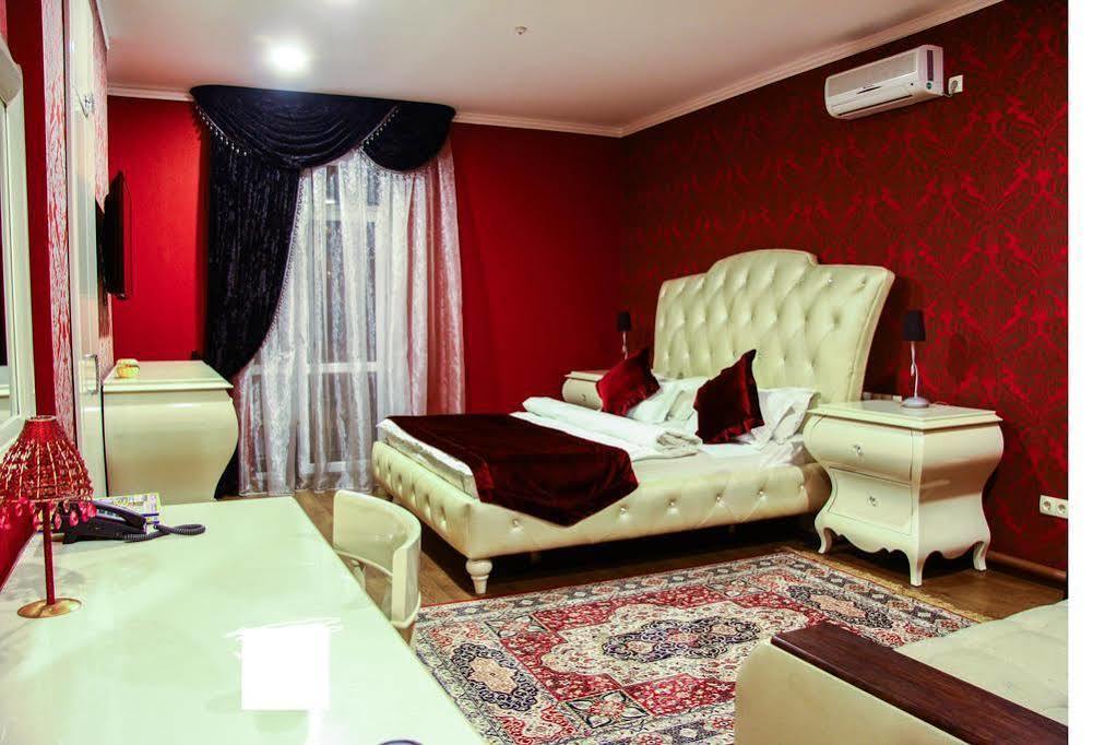 Resident Hotel Delux Almaty Extérieur photo